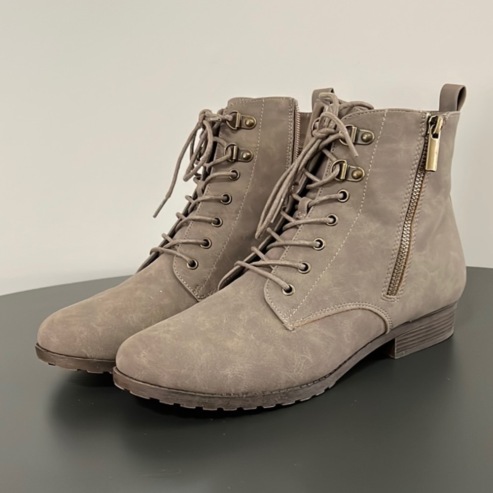 Market & Spruce Adair Taupe Lace-Up Booties (zippered) - sz 10
